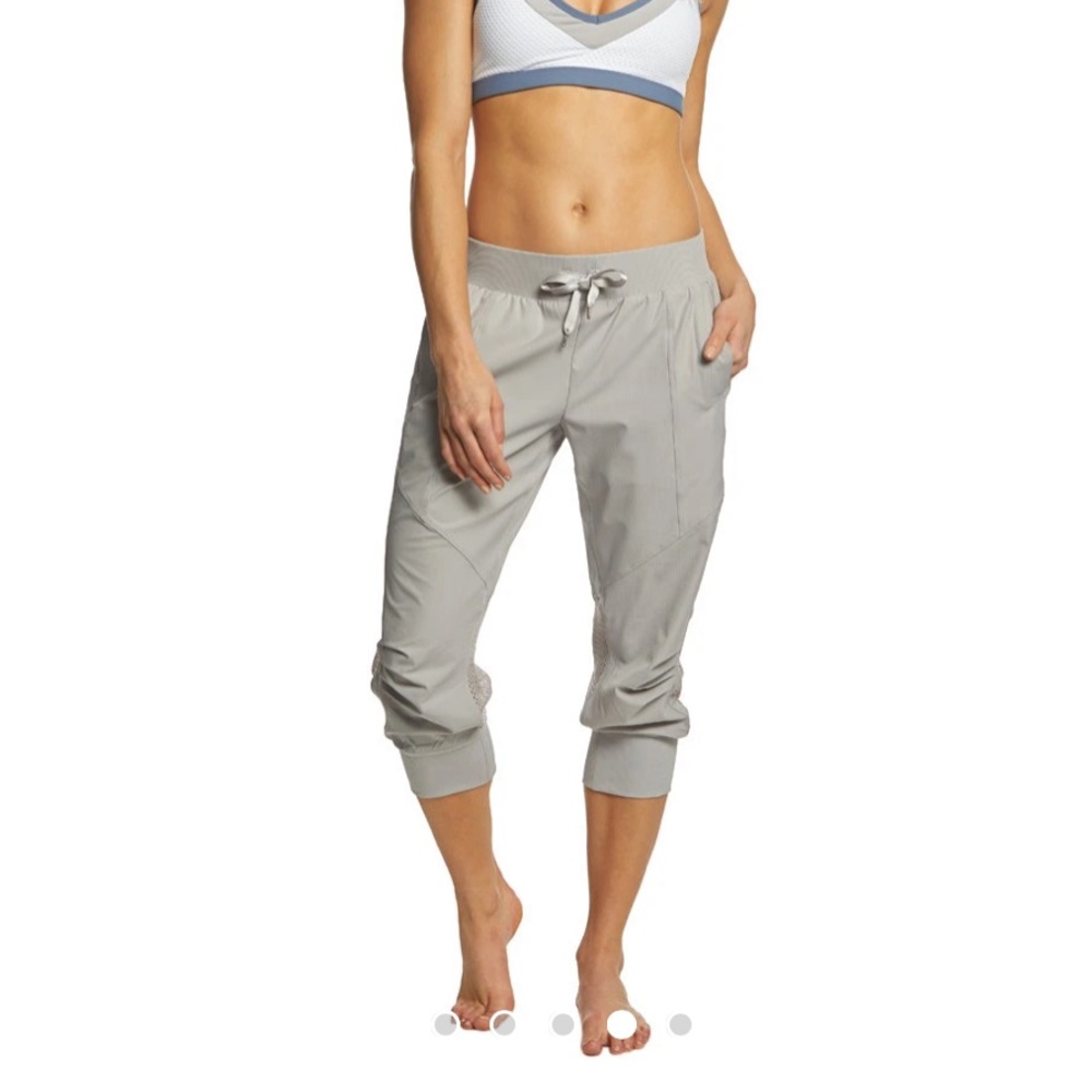NWOT Lorna Jane barre active 3/4 crop medium grey